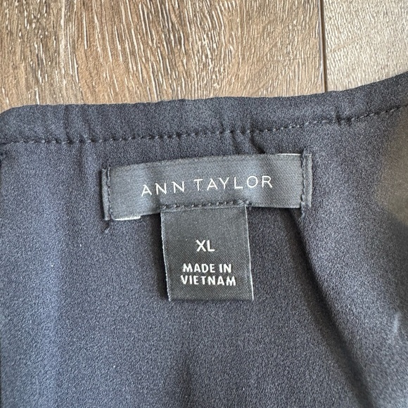 Ann Taylor top.  Women’s size XL.  Black and grey houndstooth peplum top. - Picture 5 of 7